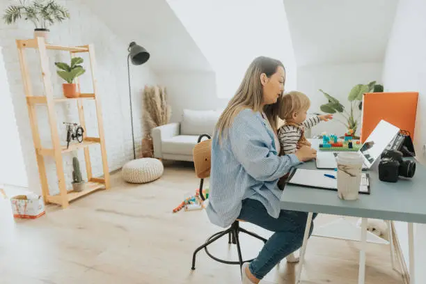 How to Earn Money While on Maternity Leave